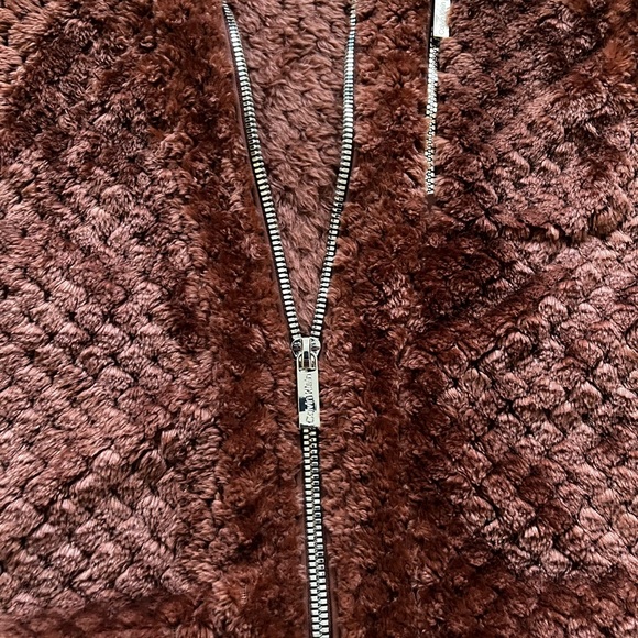 NWOT Calvin Klein Plush Zip-Up Vest - Picture 3 of 13